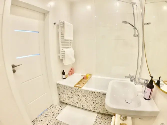 gallery. plik: Tlusta-Mewa-Sea-View-Gdynia-apartament-wakacyjny-z-widokiem-na-morze-w-sercu-gdyni-19.webp