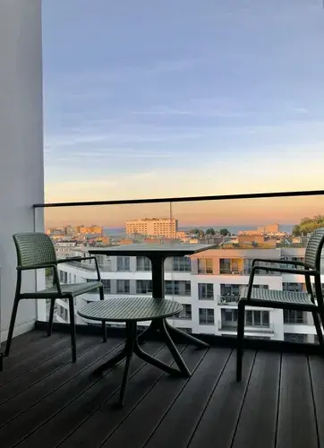 gallery. plik: Tlusta-Mewa-Sea-View-Gdynia-apartament-wakacyjny-z-widokiem-na-morze-w-sercu-gdyni-1.webp