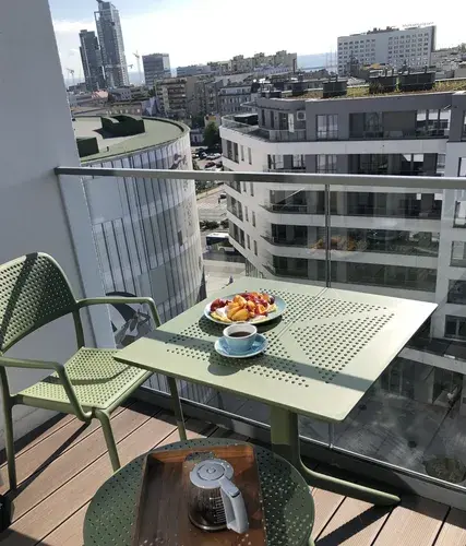gallery. plik: Tlusta-Mewa-Sea-View-Gdynia-apartament-wakacyjny-z-widokiem-na-morze-w-sercu-gdyni-33.webp