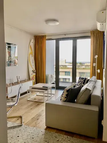 gallery. plik: Tlusta-Mewa-Sea-View-Gdynia-apartament-wakacyjny-z-widokiem-na-morze-w-sercu-gdyni-5.webp